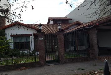 Casa en  Calle Agustín De La Vega 1193, Caseros, Tres De Febrero, B1682, Provincia De Buenos Aires, Arg