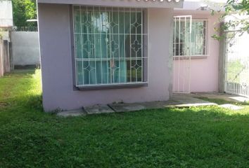 Casa en fraccionamiento en  Calle Benito Juárez, Papantla, Veracruz De Ignacio De La Llave, Mex