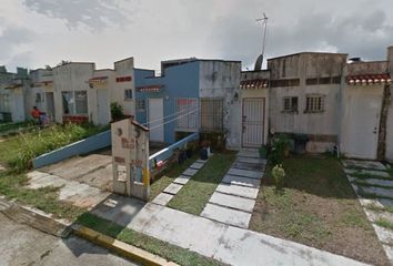 Casa en  Tortilleria Quetzalcóatl, Avenida Araucarias, Las Amapolas, Veracruz, Veracruz De Ignacio De La Llave, 91775, Mex