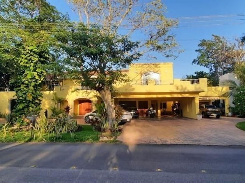 venta Casa en Club de Golf La Ceiba, Mérida, Yucatán (EB-KM4211s)