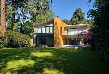 Casa en  Avenida Rosales, Avándaro, Valle De Bravo, México, 51200, Mex