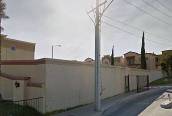 Casa en fraccionamiento en  Calle Del Cidro, Fraccionamiento Villa Del Cedro, Tijuana, Baja California, 22564, Mex