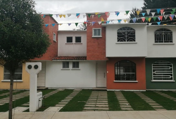 Casa en fraccionamiento en  Coaxustenco, Metepec