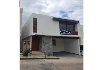 Casa en fraccionamiento en  Avenida Sierravista, Fracc Garita De Jalisco, San Luis Potosí, 78294, Mex