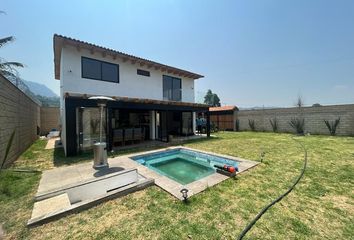 Casa en  Carretera Valle De Bravo-toluca, Valle De Bravo, México, Mex