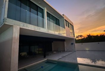 Casa en condominio en  Komchén, Mérida, Yucatán, Mex