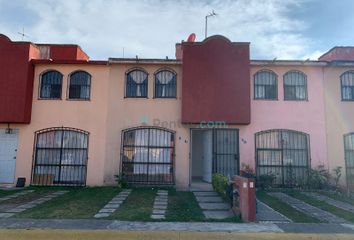 Casa en  Calle Dioses Del Olimpo, Pueblo Santa María Totoltepec, Toluca, México, 50245, Mex