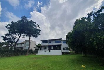 Casa en condominio en  Calle Del Rosal, Avándaro, Valle De Bravo, México, 51200, Mex