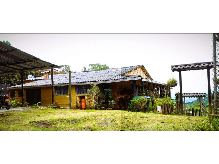 Casa en arriendo Oriente, Medellín