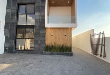 Casa en  Boulevard Universitario, Fraccionamiento Nuevo Paraíso, Querétaro, 76230, Mex