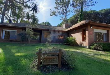 Casa en  Aguaribay 402-500, Cariló, Pinamar, B7169, Buenos Aires, Arg