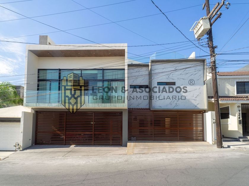 venta Casa en Las Cumbres 3 Sector, Monterrey (EB-MN5373s)