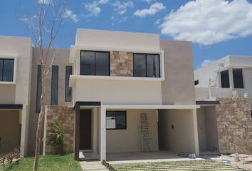 Casa en condominio en  Pueblo Cholul, Mérida, Yucatán