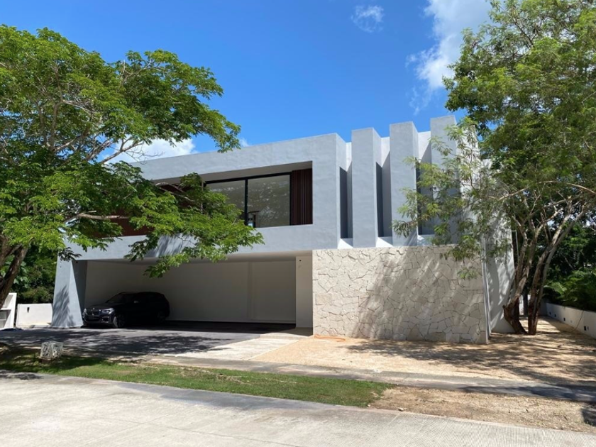 renta Casa en Yucatán Country Club, Mérida, Yucatán (EB-HU6700r)