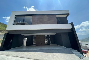 Casa en  Calle Antiguo Camino Real, Carretera Nacional, El Uro, Monterrey, Nuevo León, 64986, Mex