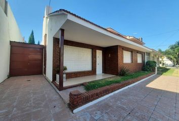 Casa en  Ameghino 174, Bernal, Quilmes, B1876, Buenos Aires, Arg