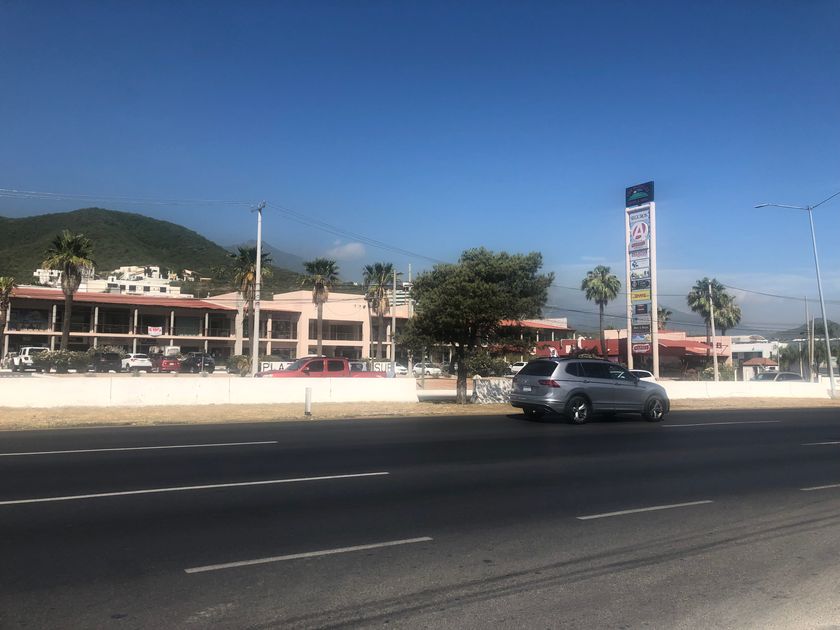renta Local comercial en Palmares Residencial, Monterrey (27LR4428