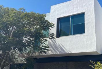 Casa en  Boulevard Quintanar De La Rioja, Fraccionamiento La Rioja, Tlajomulco De Zúñiga, Jalisco, 45645, Mex