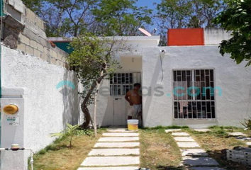 Casa en condominio en  Circuito Cisnes 4-48, Fraccionamiento Las Palmas, Solidaridad, Quintana Roo, 77723, Mex