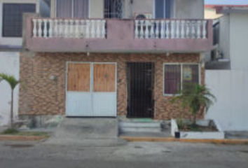 Casa en  Calle Adela Guzmán 245-257, Fraccionamiento Villa Rica I, Veracruz, Veracruz De Ignacio De La Llave, 91800, Mex