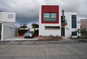 Casa en fraccionamiento en  14va Calle Río Jamapa, Fracc Lomas De La Rioja, Alvarado, Veracruz De Ignacio De La Llave, 95264, Mex