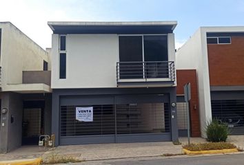 Casa en  Puerta De Hierro, Monterrey