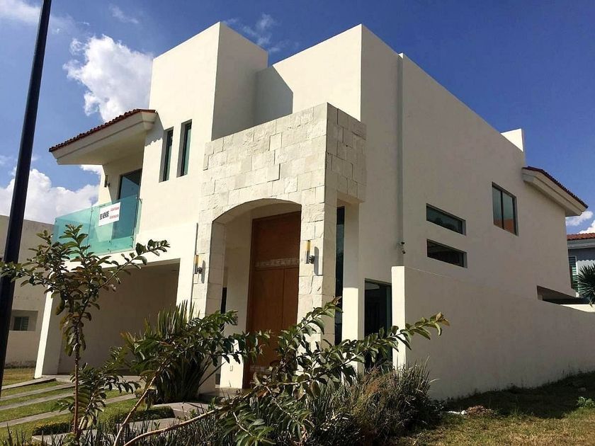 venta Casa en Provenza Residencial, Tlajomulco de Zúñiga (EB-LT0134s)-  