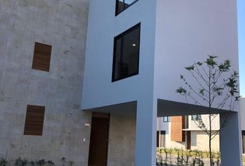 Casa en  Calle Lago Cuitzeo, Fraccionamiento Cumbres Del Lago, Querétaro, 76230, Mex