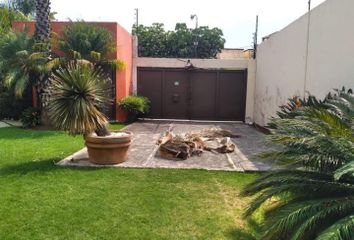 Casa en fraccionamiento en  Calle Paraíso, Residencial La Flor, Cuernavaca, Morelos, 62248, Mex