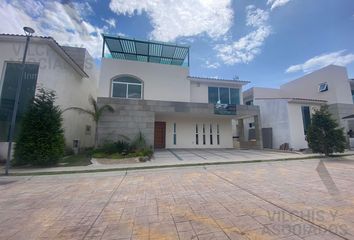 Casa en  Santa Cruz Ocotitlán, Metepec