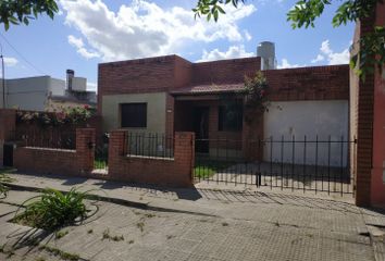 Casa en  Rastreador Fournier 1202-1300, Bahía Blanca, B8000, Buenos Aires, Arg