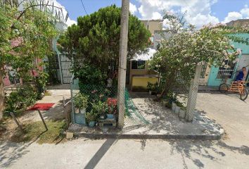 Casa en  6a Priv La Higuera. Col. Villas Otoch, 77539, Cancún, Quintana Roo, Mexico