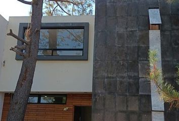 Casa en fraccionamiento en  Paseo Altozano, Fraccionamiento Montaña Monarca I, Morelia, Michoacán De Ocampo, 58350, Mex