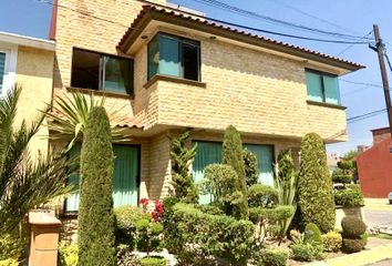 Casa en fraccionamiento en  Bodega Aurrera, Avenida Profesor R. Heriberto Enríquez, Lázaro Cárdenas, Toluca, México, 50180, Mex