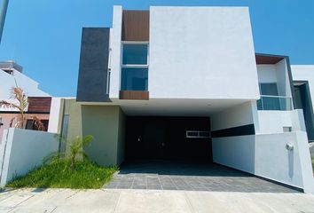 Casa en fraccionamiento en  Calle Lomas De La Rioja, Fracc Lomas De La Rioja, Alvarado, Veracruz De Ignacio De La Llave, 95264, Mex