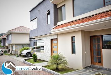 Casa en  43vq+89 Cuenca, Ecuador