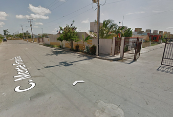 Casa en condominio en  Cerrada Monte Ancres, Fraccionamiento Vista Real, Benito Juárez, Quintana Roo, 77518, Mex