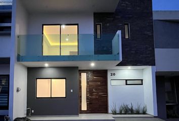 Casa en fraccionamiento en  Boulevard Valle Imperial, La Periquera, Nuevo México, Jalisco, México