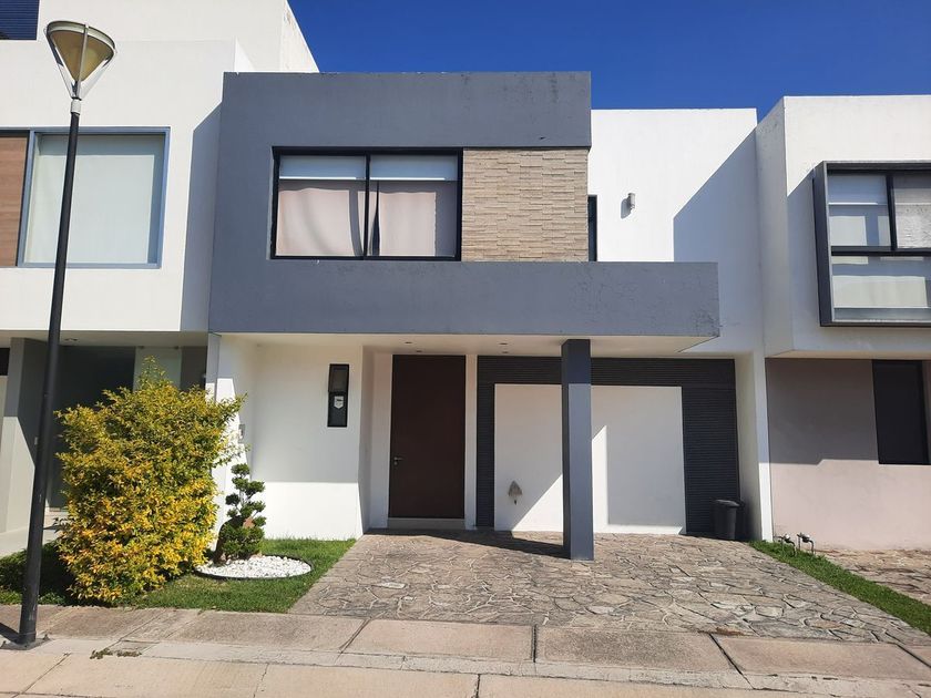 renta Casa en Santillana, Zapopan, Jalisco (EB-LW8578r)