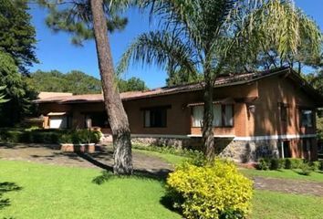 Casa en  Avenida Rosales, Avándaro, Valle De Bravo, México, 51200, Mex