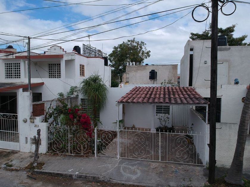 venta Casa en Bosques de Yucalpeten, Mérida, Yucatán (EB-MX0369s)