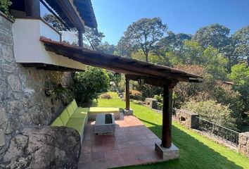 Casa en  Avenida Rosales, Avándaro, Valle De Bravo, México, 51200, Mex