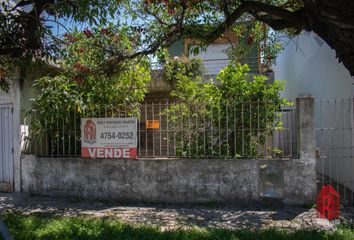 Casa en  Calle Ituzaingó 654, Caseros, Tres De Febrero, B1657, Provincia De Buenos Aires, Arg