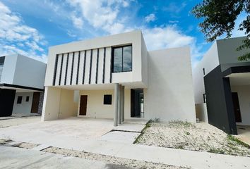 Casa en  Calle 18, Tixcuytún, Mérida, Yucatán, 97305, Mex