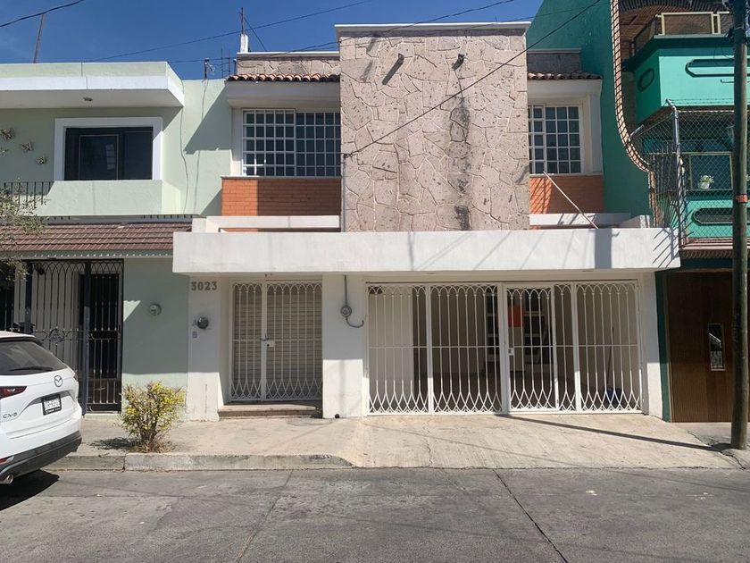 venta Casa en Jardines de La Paz, Guadalajara, Guadalajara, Jalisco  (pDSuBQI_SALE)