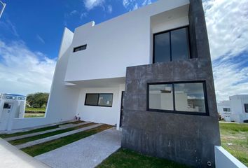 Casa en  Avenida Prolongación Constituyentes, Fraccionamiento Zen House Habitat, El Marqués, Querétaro, 76240, Mex