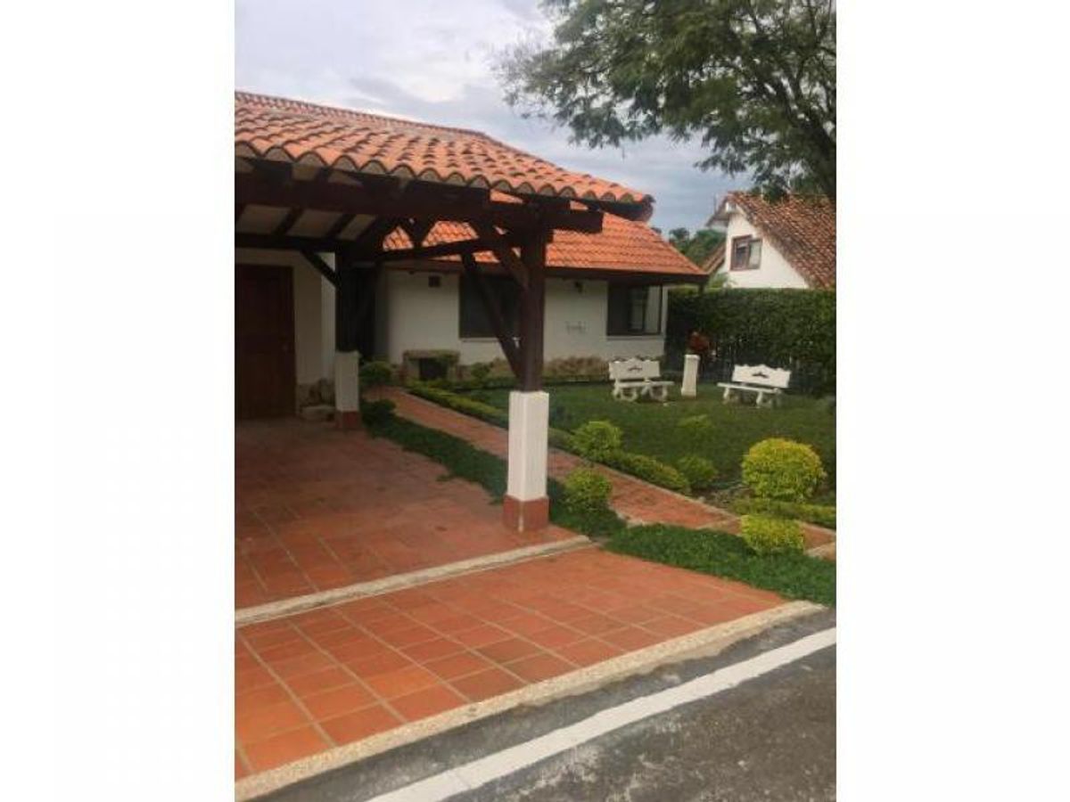 Casa en arriendo Parcelaciones Pance (Sur) en Parcelaciones Pance