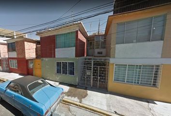 Casa en  Calle Valle De San Juan Del Río 46-62, Aragon, Valle De Aragón 2da Secc, Nezahualcóyotl, México, 57100, Mex