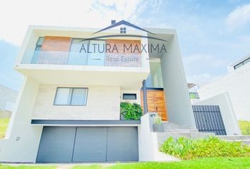 Casa en condominio en  Avenida Universidad, La Mesa De La Coronilla, Zapopan, Jalisco, 45136, Mex