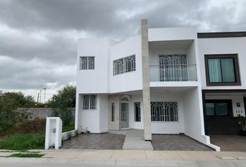 Casa en  Privada Ninguno, Residencial El Junco, Celaya, Guanajuato, 38020, Mex